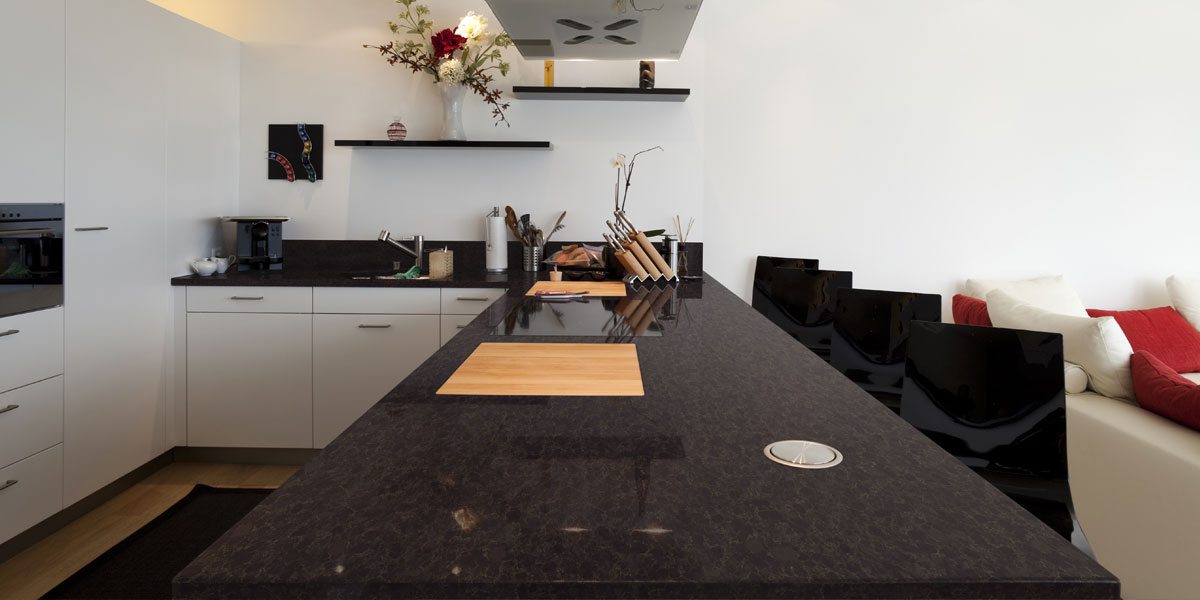 black quartz kitchen counters